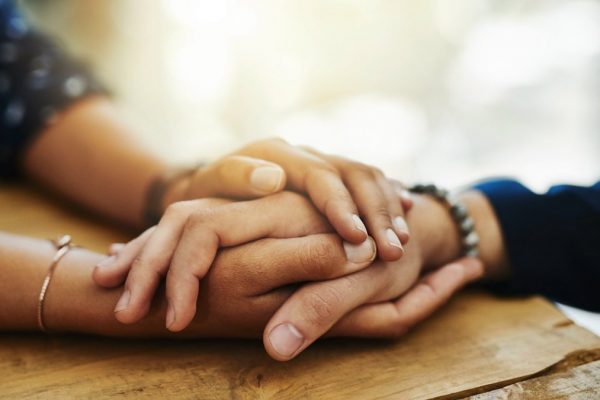 Here’s How To Help A Grieving Friend (And Here’s What Not To Say)