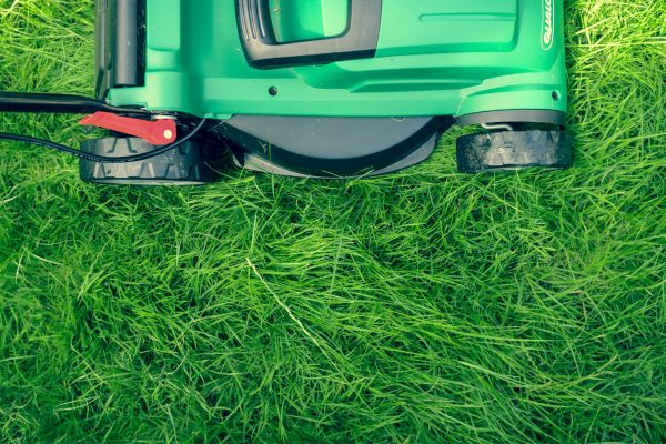 The Newest “Lawnmower Parenting” Trend Is Catching Steam – And Here’s Why It’s Not Good
